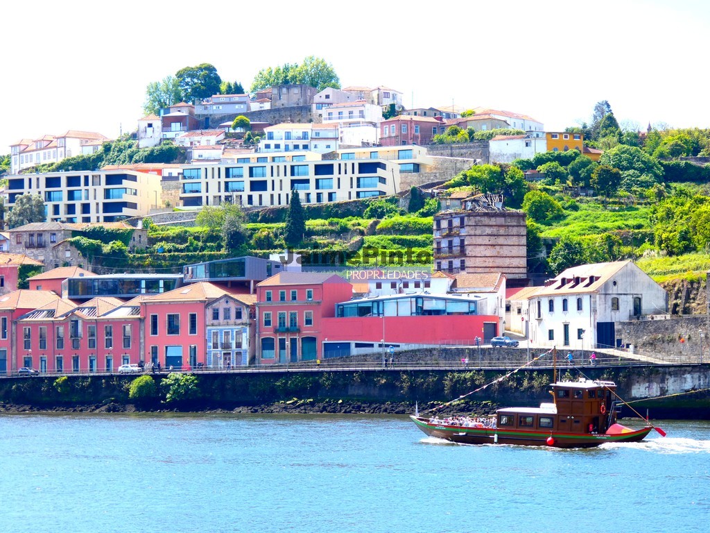 Terreno p/ contr. altura