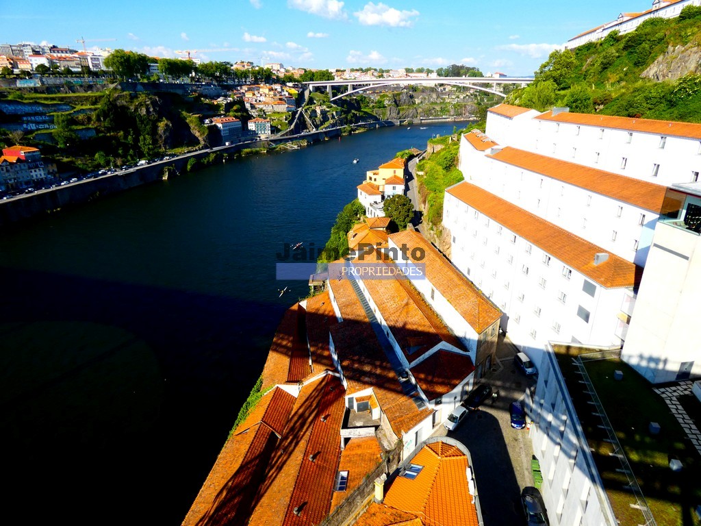 Terreno p/ contr. altura