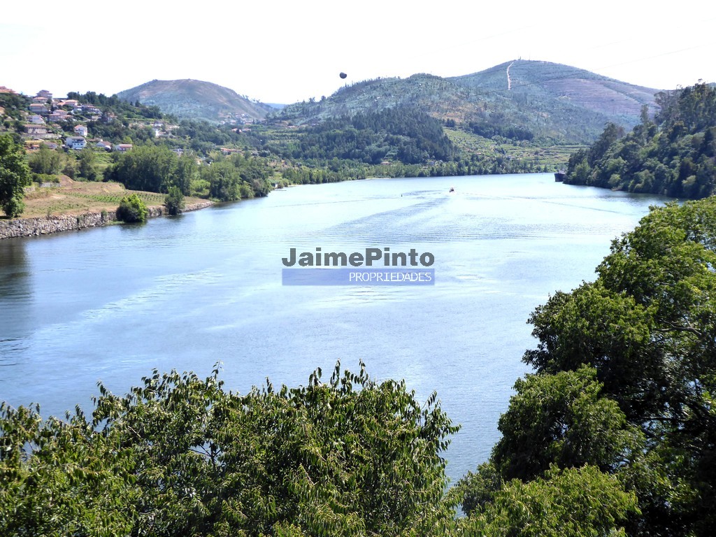 Terreno p/ contr. altura